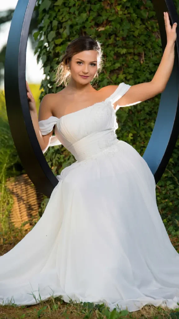 abito sposa con scollo alla Bardot Menì