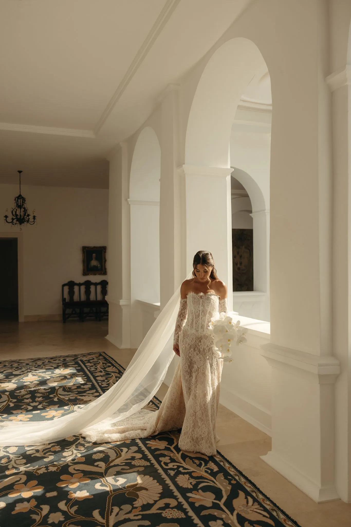 sposa in villa lussosa indossa abito Atelier Menì
