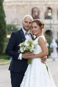 abito da sposa corto in pizzo Atelier Menì