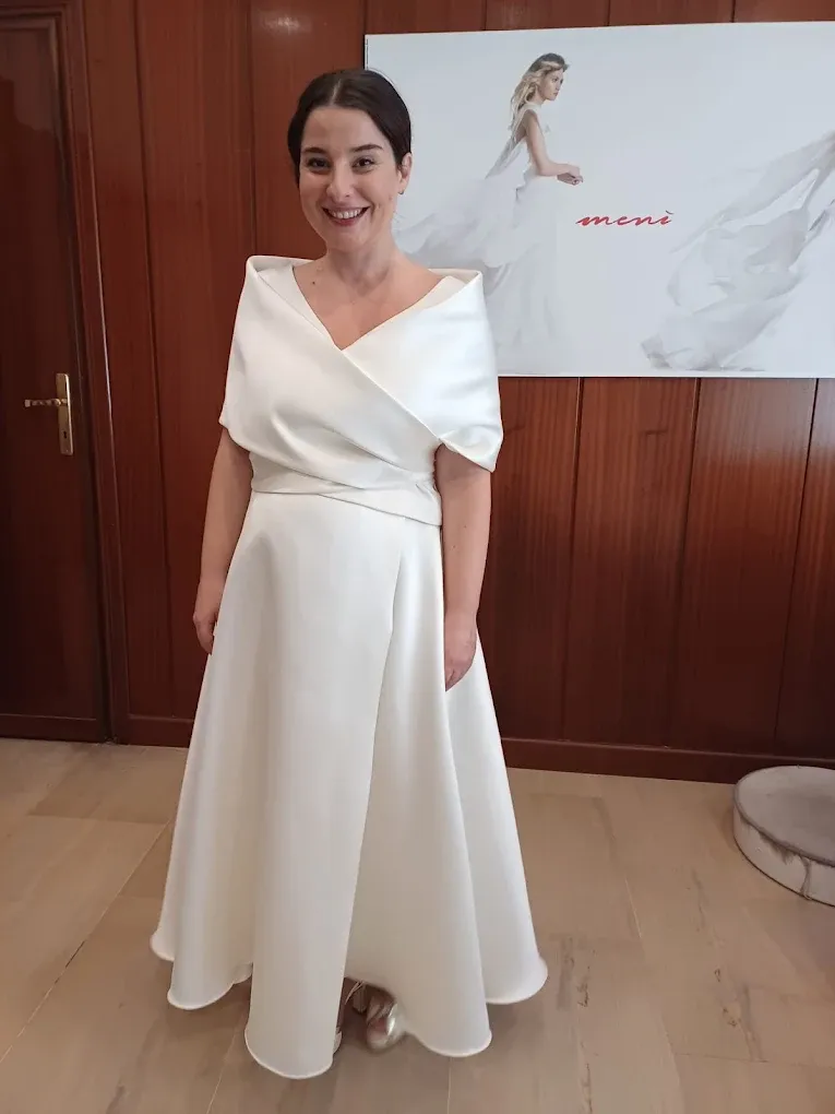 Abito sposa premaman con gonna e top incrociato di Atelier Menì a Roma
