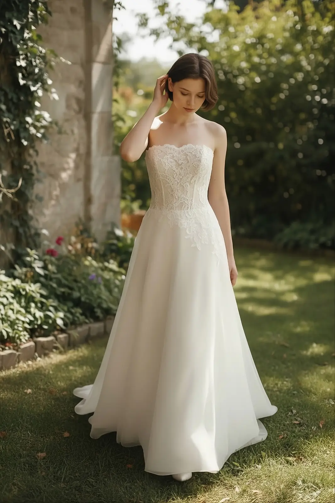 abito da sposa semplice con bustino in pizzo e gonna scivolata Atelier Menì