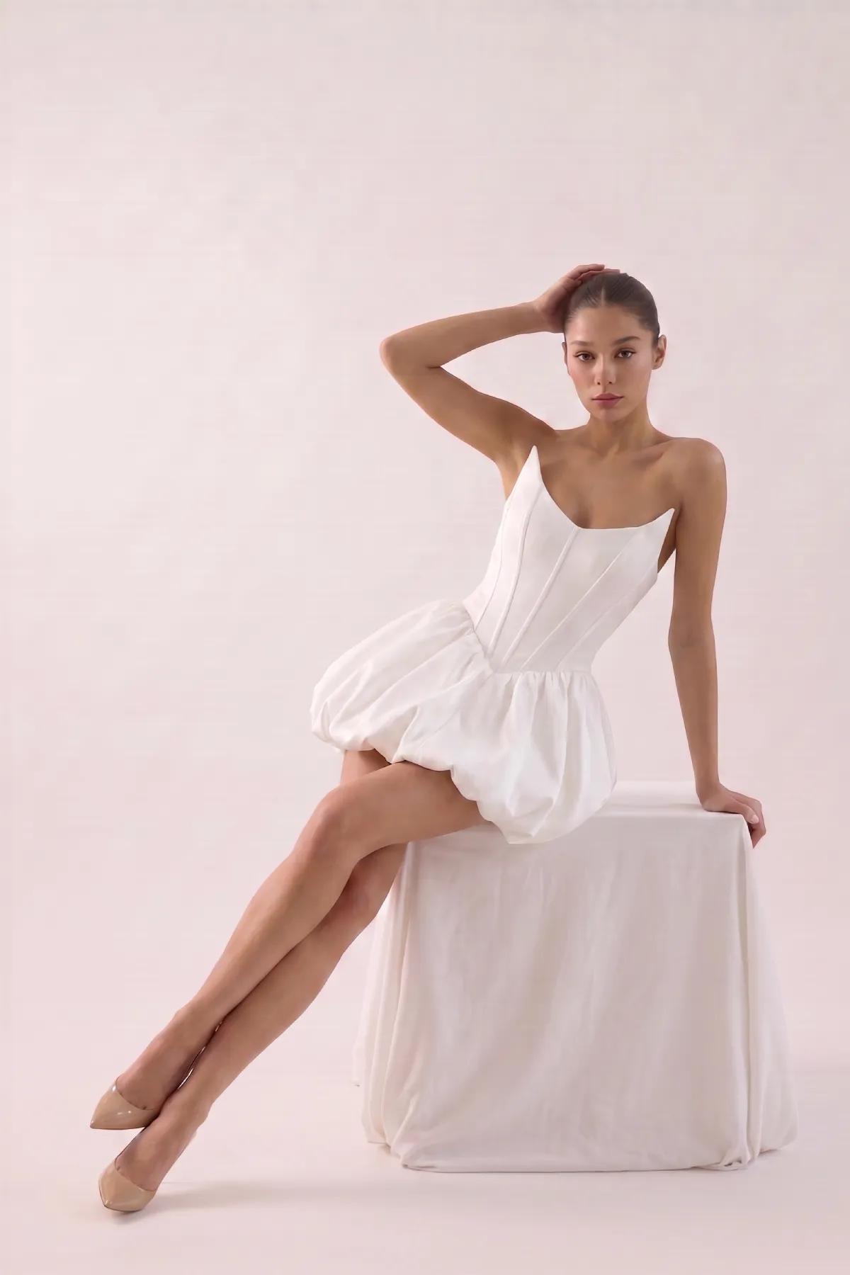 abito sposa corto corpetto a punta