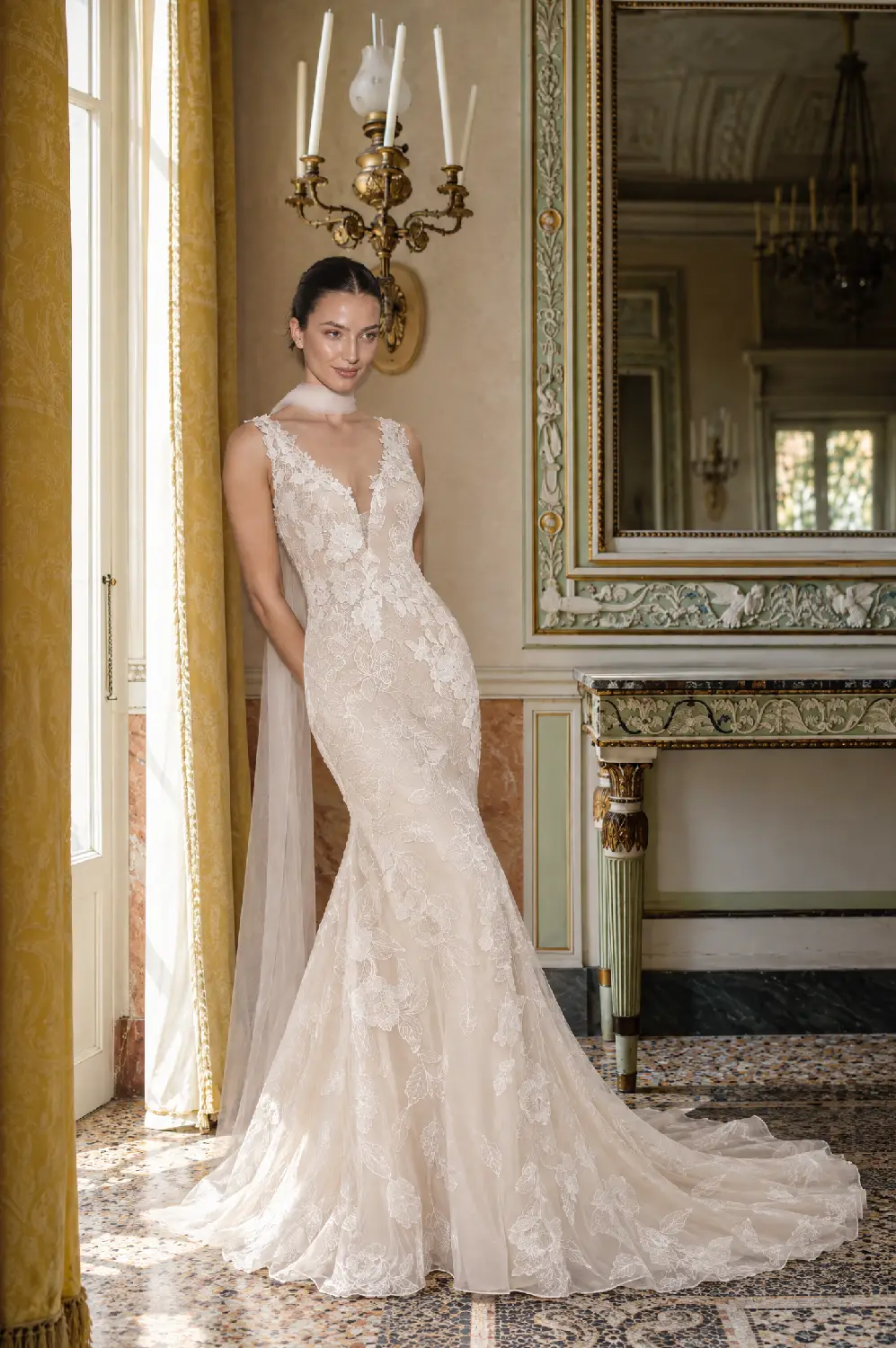 abito da sposa sirena in pizzo con coda - Collezione Acquae - Menì
